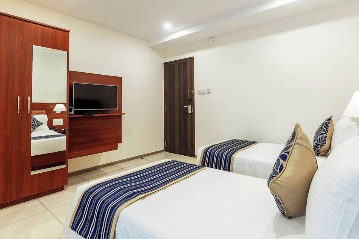 Desk, laptop workspace, free WiFi