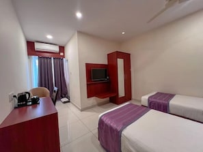 Deluxe Double or Twin Room | Desk, laptop workspace, free WiFi
