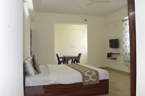 Deluxe Double Room, 1 King Bed, City View | Living area - Sri Darshini Comfort  (Mysuru)