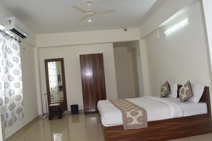 Deluxe Double Room, 1 King Bed, City View | Free WiFi - Sri Darshini Comfort  (Mysuru)