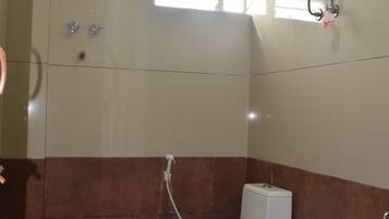 Basic Double Room | Bathroom