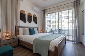 Apartamento, 2 quartos, cozinha, vista para a cidade | Individualmente decorados, individualmente mobiliados, cortinas blackout