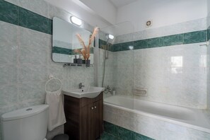 Apartment, 2 Bedrooms, Kitchen, City View | Bathroom | Combined shower/tub, free toiletries, hair dryer, towels - Araminta 2-Bedroom Apartment in Larnaca (Larnaca)