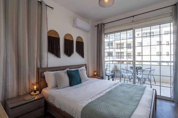 Apartamento, 2 quartos, cozinha, vista para a cidade | Individualmente decorados, individualmente mobiliados, cortinas blackout