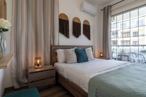 Appartement, 2 chambres, cuisine, vue sur la ville | Décor unique, ameublement unique, rideaux d’obscurcissement