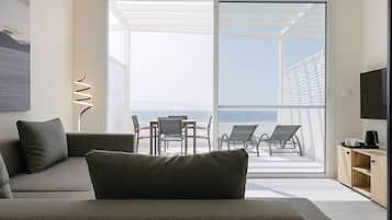 Suite, 2 Bedrooms, Balcony | Living area