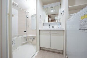 City Suite | Living area | 0-inch flat-screen TV with cable channels - LAKU HOTEL ASAKUSA (Tokyo)