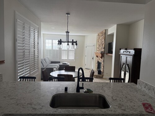 2-bedroom condo in the Sierra Del Oro neighborhood in Corona, CA with AC, WiFi.