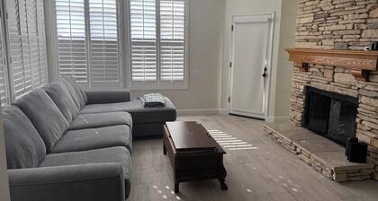 2-bedroom condo in the Sierra Del Oro neighborhood in Corona, CA with AC, WiFi.
