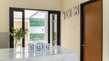 Vil·la familiar, vistes a la piscina | Cuina privada