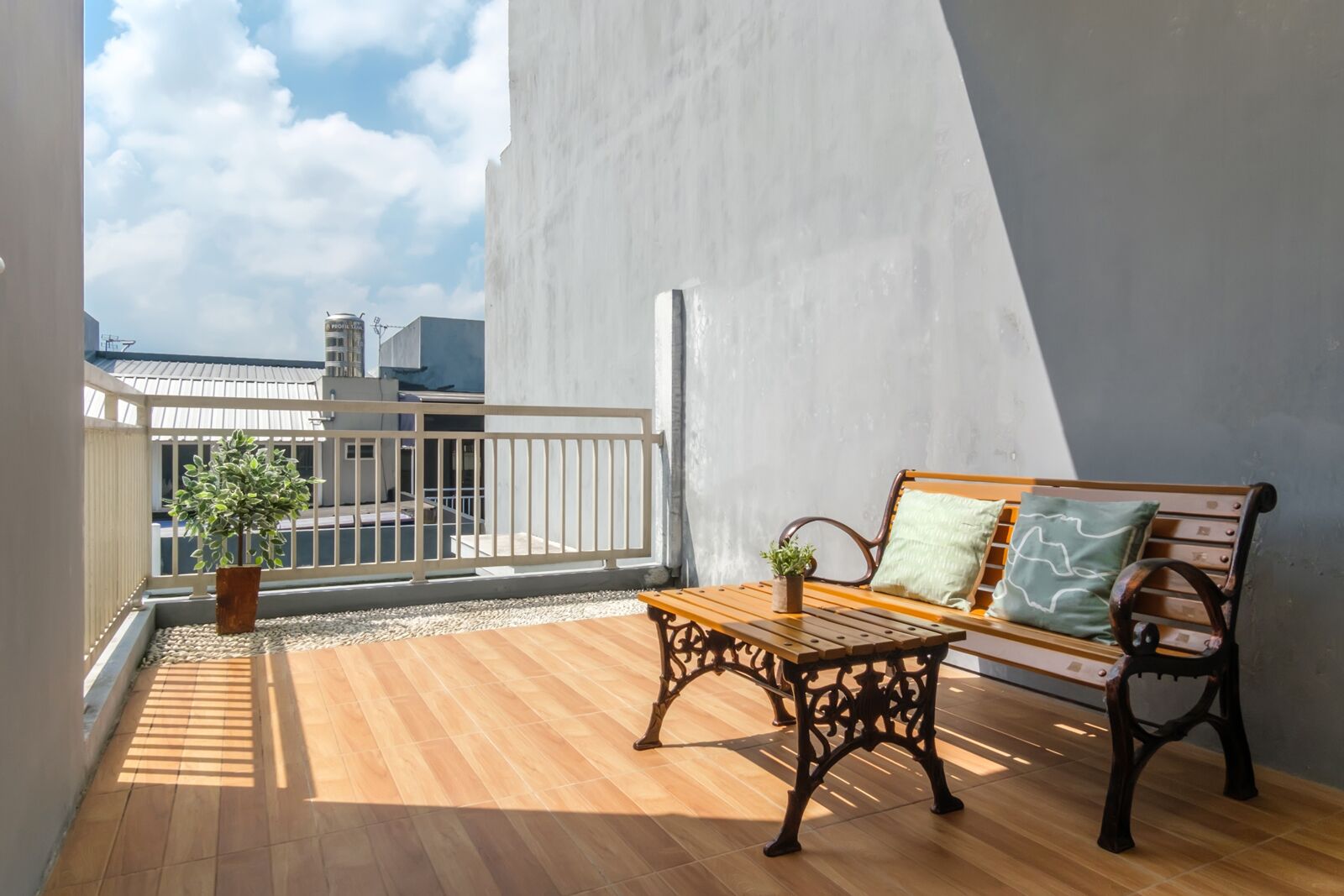 Familie villa, uitzicht op zwembad | Balkon