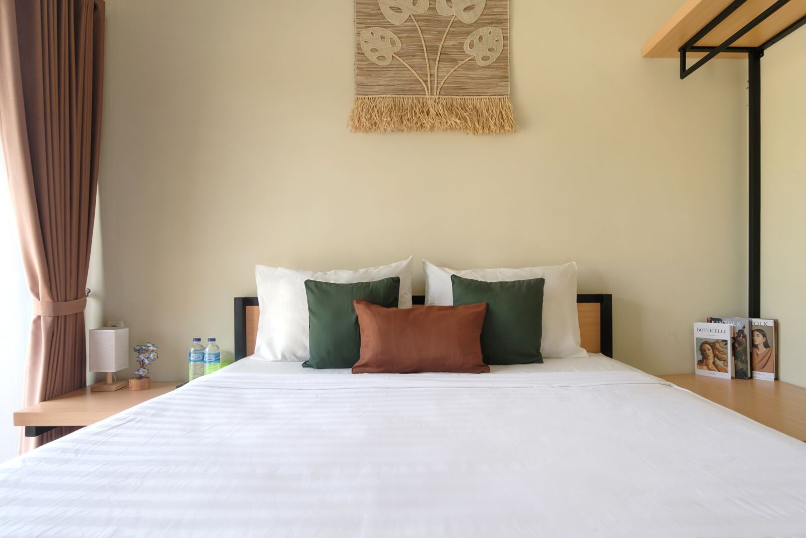 Free WiFi, bed sheets
