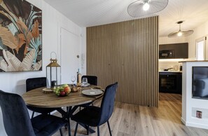 Dining - Magnificent Studio in Cannes close to beaches. (Le Cannet)