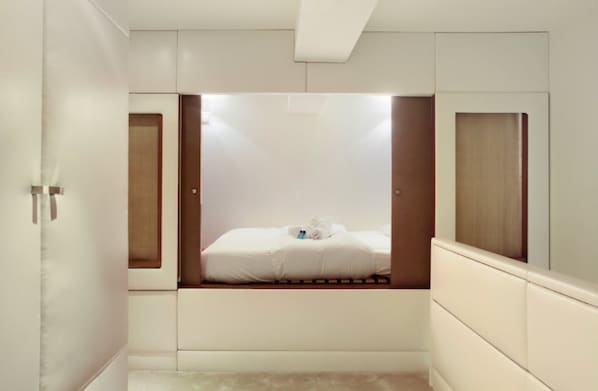 Apartment | 1 bedroom, iron/ironing board, bed sheets
