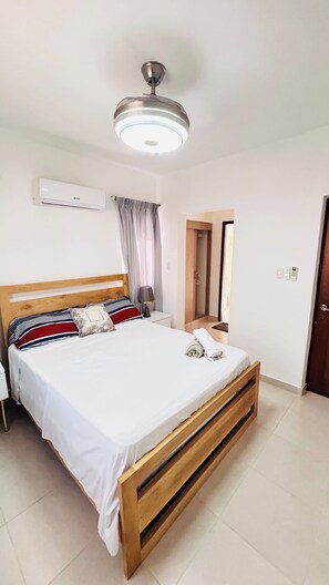 3 多间卧室、熨斗/熨衣板、上网接入、床单