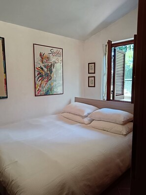 2 bedrooms, iron/ironing board, Internet, bed sheets