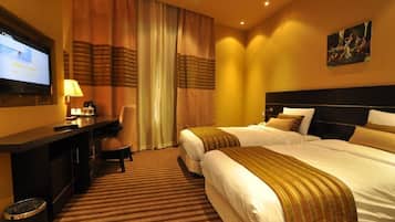 Minibar, strykejern/-brett, wi-fi (inkludert) og sengetøy