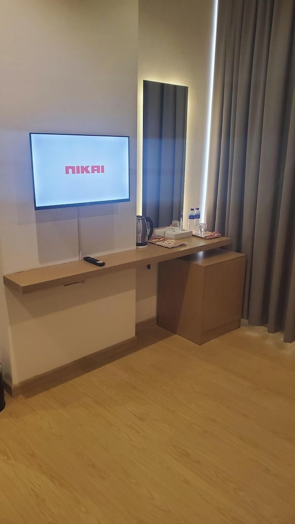 Standard Double Room, City View | Iron/ironing board, free WiFi
