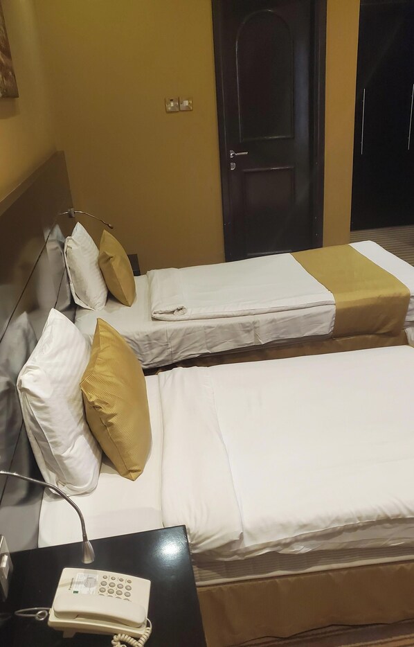 Chambre Standard avec lits jumeaux, vue ville | Fer et planche Ă repasser, Wi-Fi gratuit