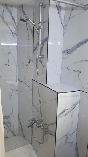Douche de la salle de bain