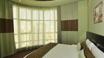 Minibar, tabla de planchar con plancha, wifi gratis y ropa de cama