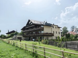 Exterior - Apartment 'By Bemelmans' with Mountain View, Balcony and Wi-Fi (Collalbo)