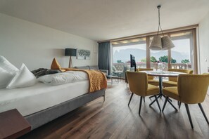 TV - Apartment 'By Bemelmans' with Mountain View, Balcony and Wi-Fi (Collalbo)