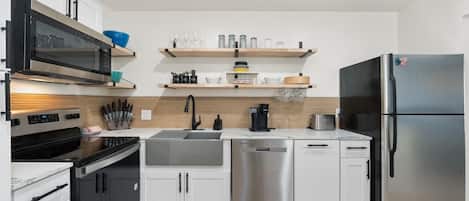Coffee/tea maker, fridge, microwave, oven