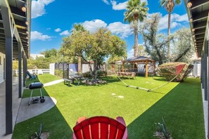 Outdoor dining - The Rose 4 Apts|Pool|Gazebo|CentralPhx|Sleeps20 (Phoenix)