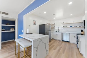Fridge, microwave, oven, stovetop - Rose 4 Plex | Sleeps 20 | PHX (Phoenix)