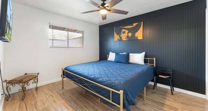 Central Phoenix Apt w/ Pool & Gazebo