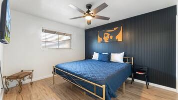 Desk, iron/ironing board, WiFi, bed sheets