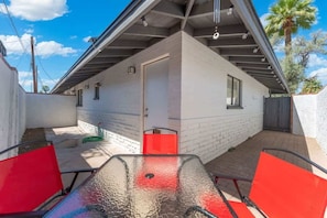 Outdoor dining - Central Phoenix Apt w/ Pool & Gazebo (Phoenix)