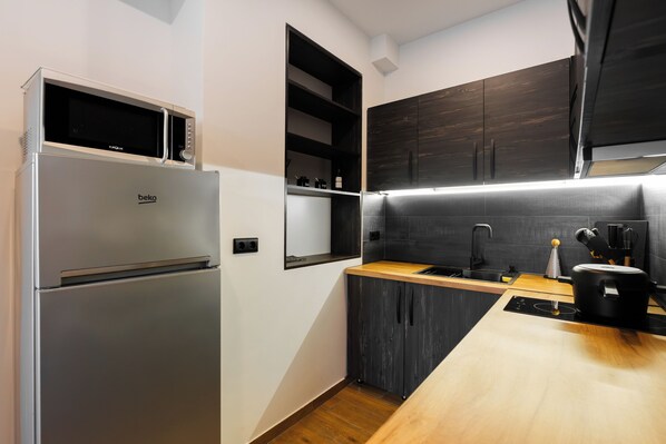 Fridge, microwave, coffee/tea maker, electric kettle