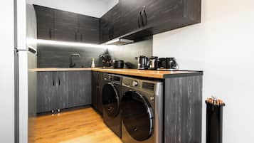Coffee/tea maker, fridge, microwave, electric kettle