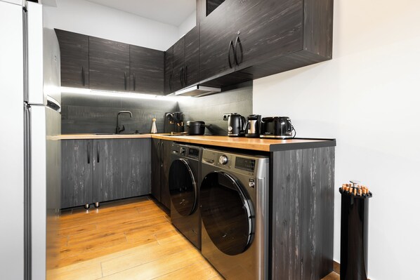 Fridge, microwave, coffee/tea maker, electric kettle