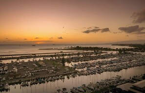 Marina - @ Marbella Lane – Dreamy Sunset Views by the Sea (Honolulu)