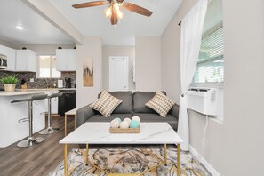 Smart TV - Comfortable 1BR in Northside • Long-Term Ready (Houston)