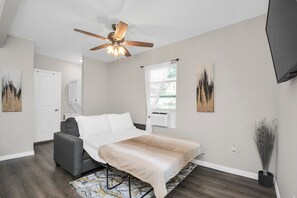 1 chambre, fer et planche à repasser, Wi-Fi gratuit, draps fournis