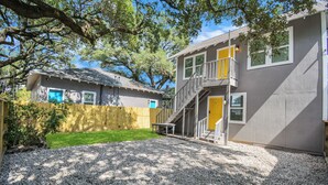 Unclassified image, 5 of 31, button - Comfortable 1BR in Northside • Long-Term Ready (Houston)