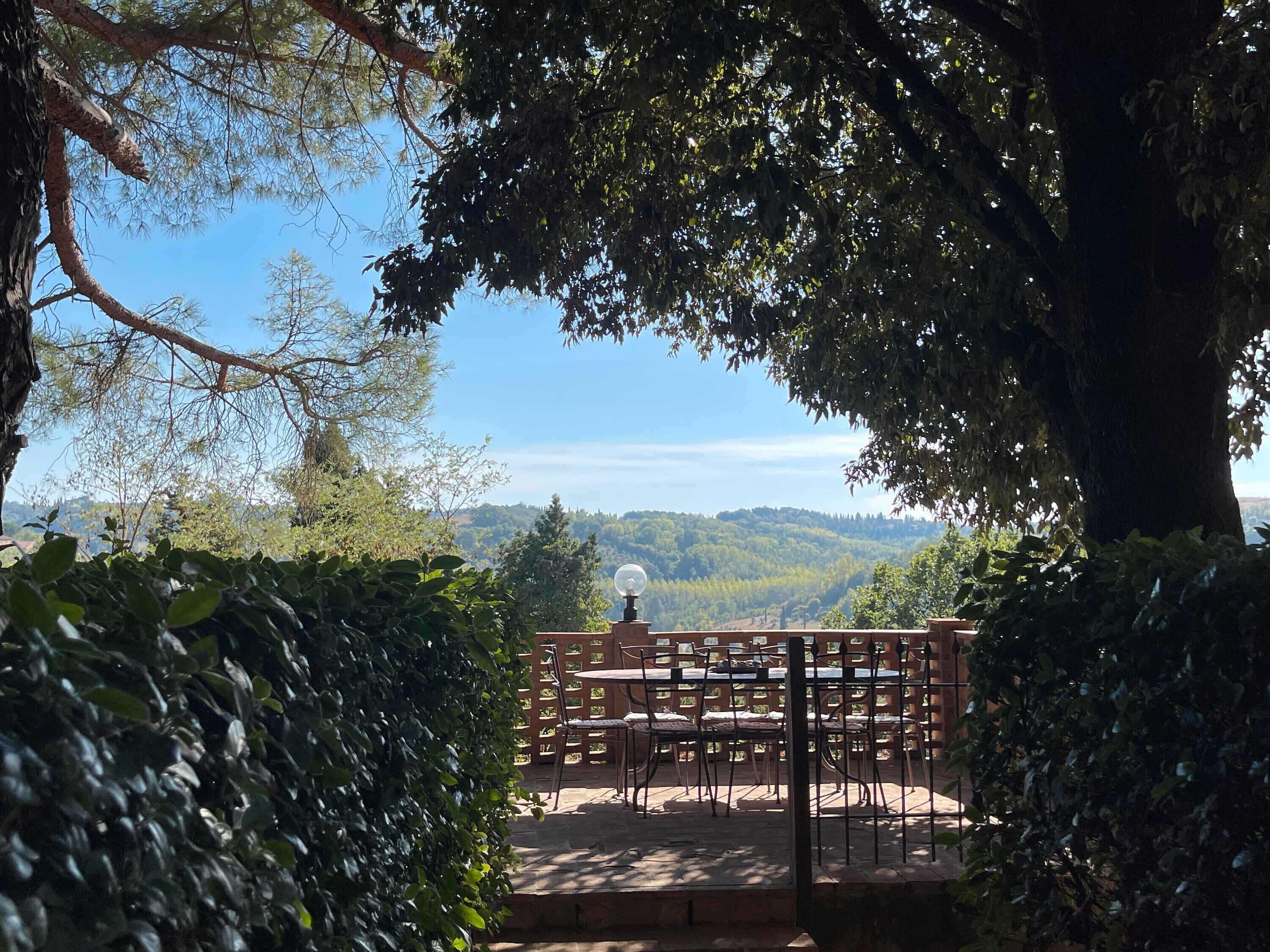 屋外ダイニングエリア