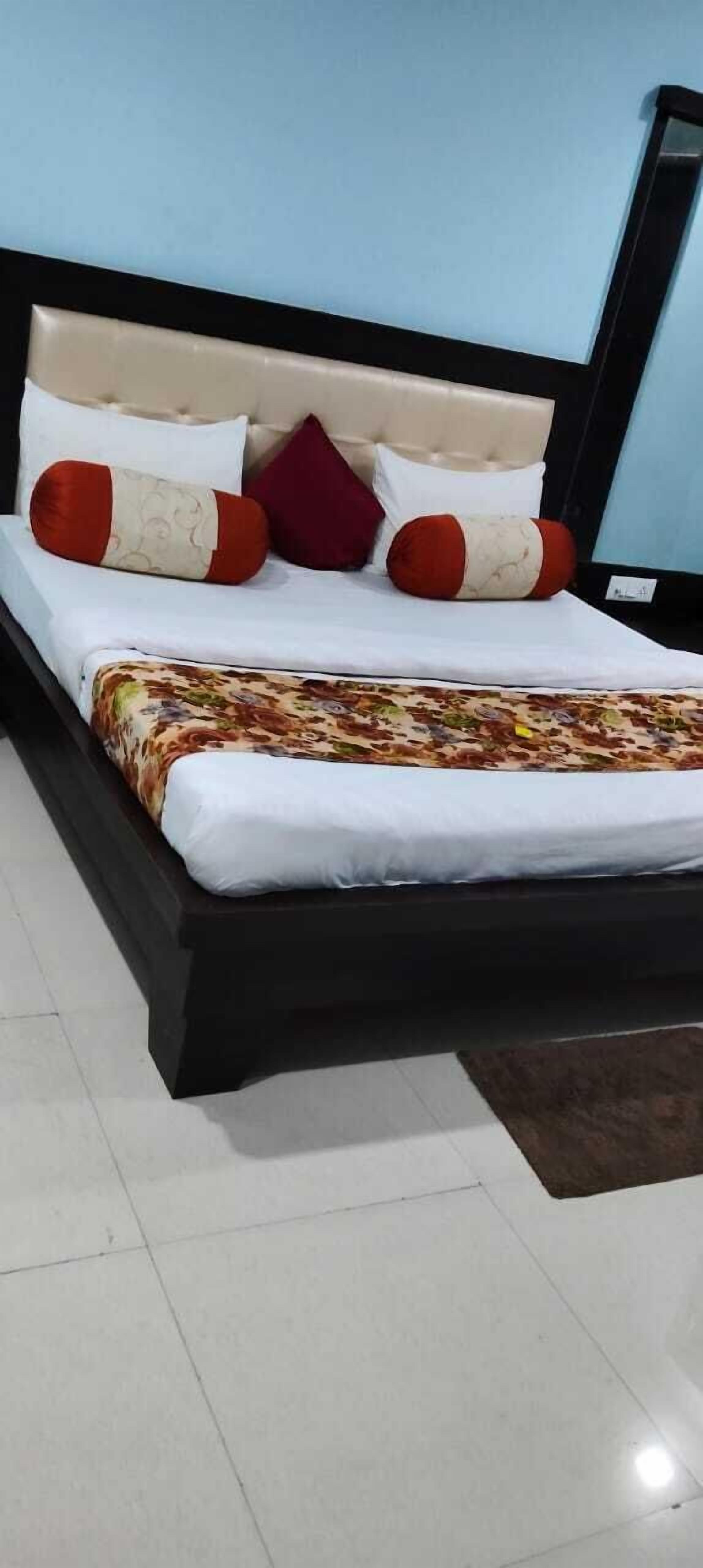 Dobbeltrom – exclusive | Individuelt dekorert, individuelt innredet og skrivebord