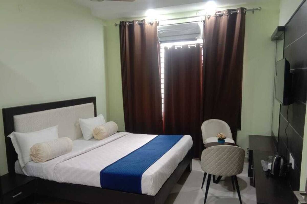 Exclusive Double Room | Individually decorated, individually furnished, desk, laptop workspace