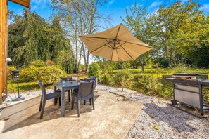 Outdoor dining - Gîte Tulipier - La Grange aux Arbres (Baron)