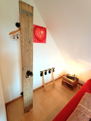 2 slaapkamers, een strijkplank/strijkijzer, wifi, beddengoed