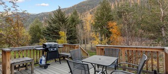 Enjoy a quiet neighborhood setting with quick access to downtown Missoula, local trails, and the Clark Fork River. Whether you're here to relax or explore, this bright and inviting space is the perfect base.