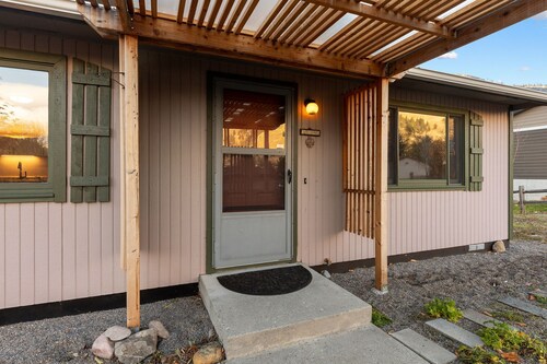 Enjoy a quiet neighborhood setting with quick access to downtown Missoula, local trails, and the Clark Fork River. Whether you're here to relax or explore, this bright and inviting space is the perfect base.