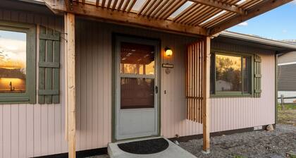 Enjoy a quiet neighborhood setting with quick access to downtown Missoula, local trails, and the Clark Fork River. Whether you're here to relax or explore, this bright and inviting space is the perfect base.