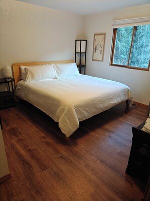 3 bedrooms, iron/ironing board, free WiFi