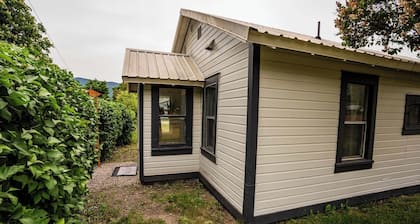 Minutes from the Blackfoot River, Kettlehouse, short drive to downtown Missoula